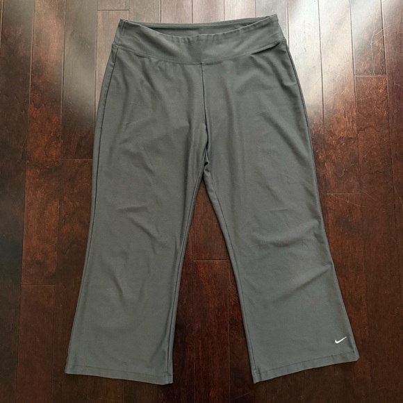 Nike Pants - Nike Women's Y2K Dri-Fit Cropped Pants Capri Size M Dark Gray Active Gym Workout